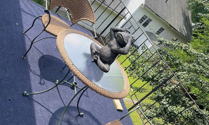 Bristol Wohnung | Cozy apartment close to ESPN Bristol & Lake Compounce CT