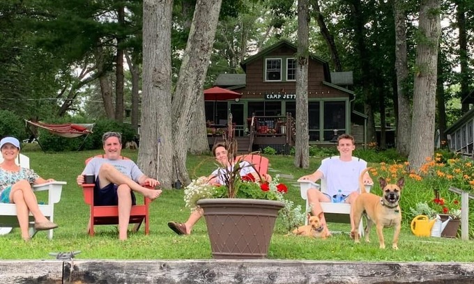 Cazenovia Hütte | Beautiful Watefront Camp for Rent on Cazenovia Lake. Sleeps 12. Dock/Rafts.