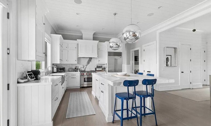 Wainscott Haus | South of the Highway Wainscott - Modern FarmHouse...Walk to the Beach