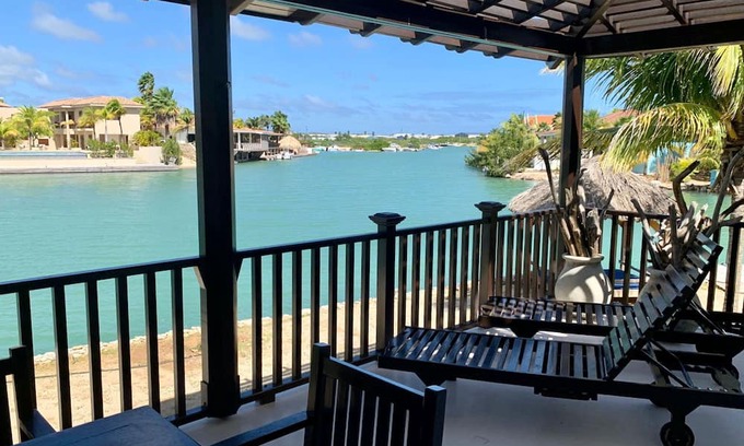 Kralendijk Haus | Casa Cascaya - Amazing Views With Large Porch!