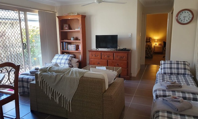Narangba Wohnung | Narnie's Place with Breakfast - Relaxing Guesthouse; Bush, Creek, Walking Tracks