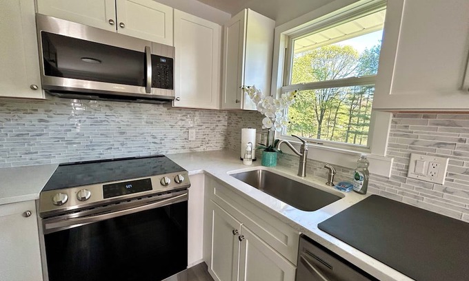 Walden Haus | Hudson Valley Retreat - perfect blend of home comforts & nature’s tranquility!