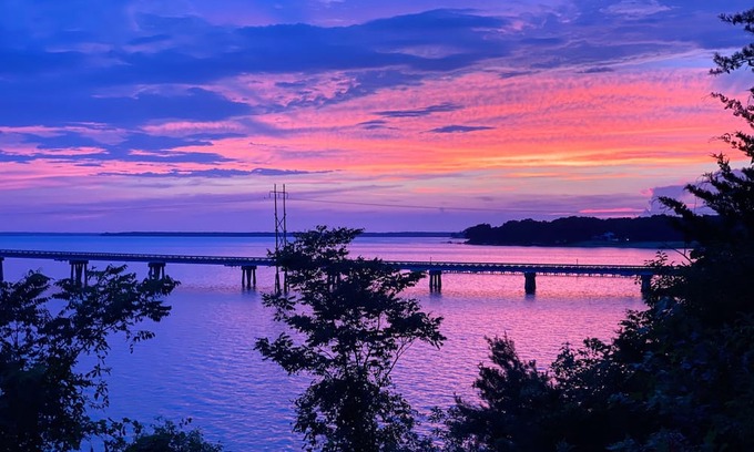 White Stone Haus | Best View on the Northern Neck, Tons of Privacy and a Sandy Beach!