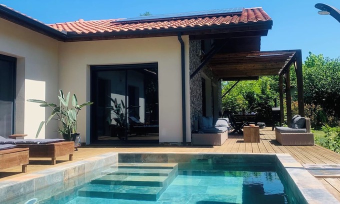 Castandet Haus | Maison de Vacances Design Avec Piscine Chauffée et Spa
