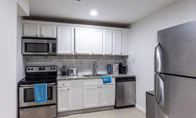 Dacula Haus | Luxurious Suite with 5-Star Amenities and Prime Location!