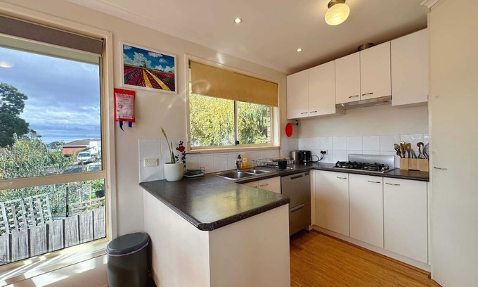 Kingston Haus | Hobart Harmony Home - 10 minutes to CBD