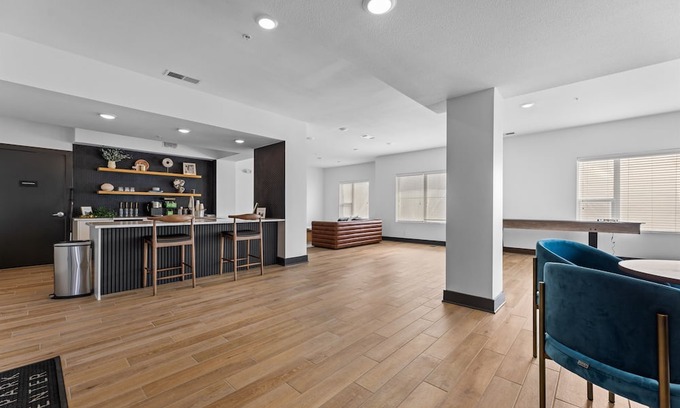 Cedar Park Wohnung | LUX 2B2B | Parking, Pool, WiFi | Near DTA