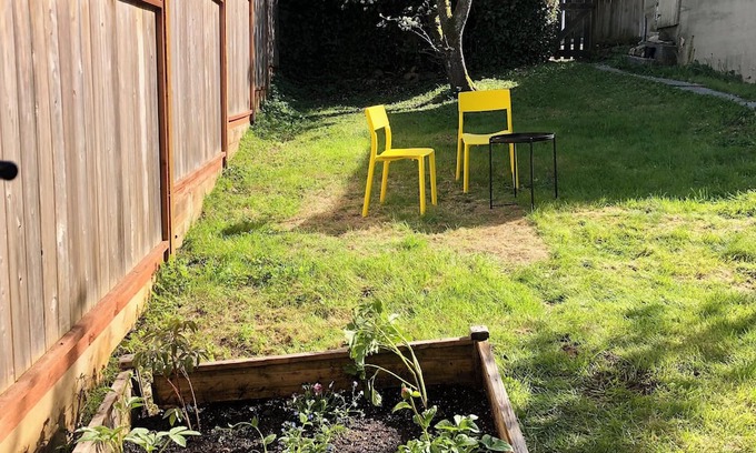 West Point Grey Haus | Charming Home in Kitsilano FREE Parking+Laundry
