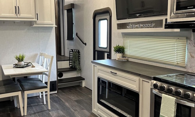 Graford Haus | RV camping with walking distance to Possum Kingdom Lake!