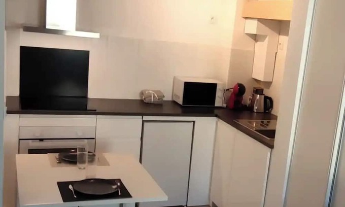 Saint-Renan Wohnung | Complete accommodation for 2 people, independent access, separate bedroom.