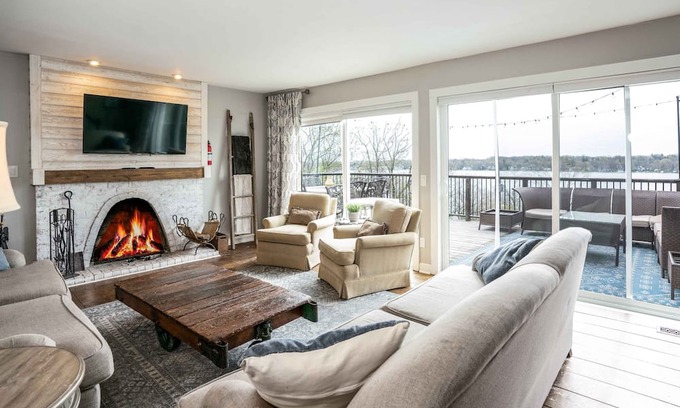 Twin Lakes Haus | Highland House – 8 BDR Home Sleeps 23! Private Pool, Pet Friendly