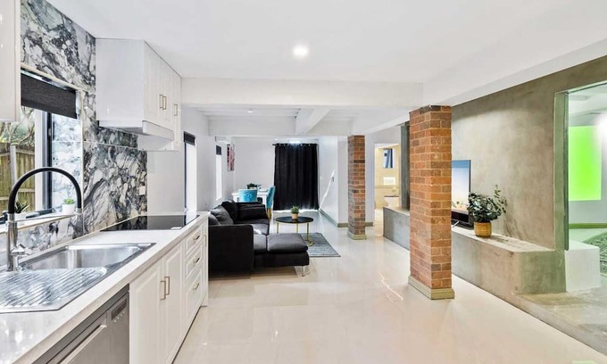 Ashgrove Haus | Unit in Inner Brisbane with Movie Room and Parking