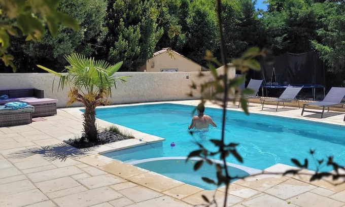 Pierrelatte Haus | Large country villa with swimming pool for up to 15 people