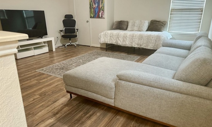 Sugar Land Haus | Delightful 4-Bedroom Residence Sugarland Convenient Access to All Amenities
