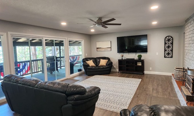 Susanville Haus | Multi-family Lakehouse with Spacious Parking!