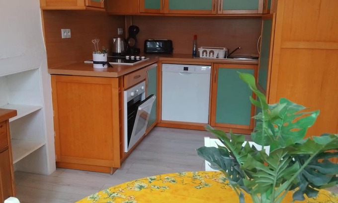 Huelgoat Wohnung | Le Nid du Centre, apartment in the heart of Huelgoat, all within walking distance