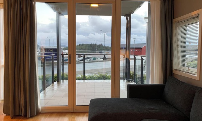 Strand Municipality Wohnung | Flott Leilighet Midt i Havna på Jørpeland! 12min fra Preikestolen Parkeringen