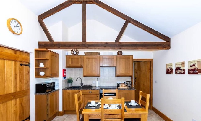 Loxton Haus | Pass the Keys | Somerset Two Bedroom South Hill Cottage