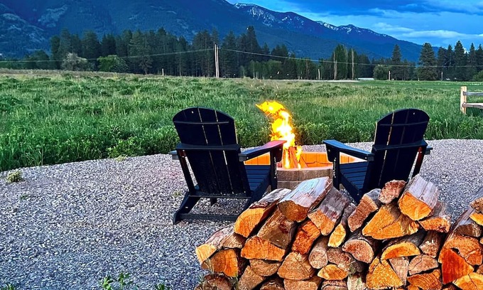 Columbia Falls Hütte | NEW! Kindal Kottage-Columbia Falls MT-20 min to Glacier Natl Park & Whitefish!