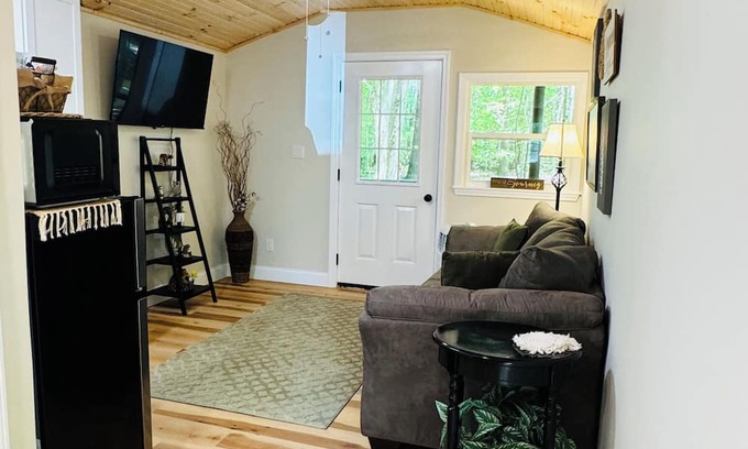 Birch Run Township Kabine | Unit 4 LODGE Secluded Woodsy Lodge Retreat with Modern Comforts Near Frankenmuth