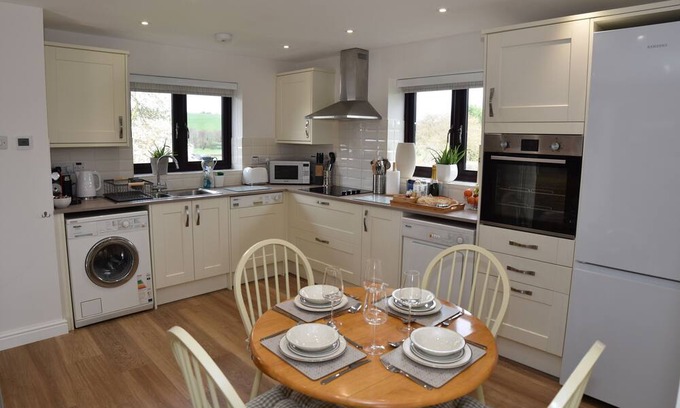 Stanton Drew Wohnung | Private Guest Suite Chew Valley. King Bed near Bath, Bristol, Wells & Cheddar