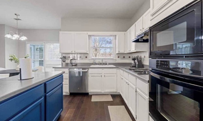 Cumming Haus | Stunning 4B House 2 min to Green Harvest/Shops #41937