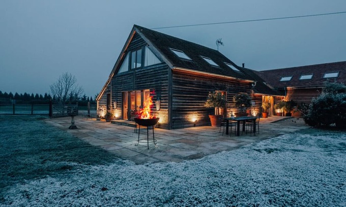 Cuddesdon Haus | Moonlight Barn - Sleeps 4 guests, Pet friendly