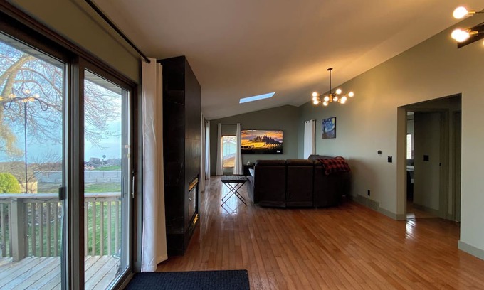 Leamington Haus | Quite Waterfront Home - Great for Birders, Point Pelee & Island, Hillman Marsh