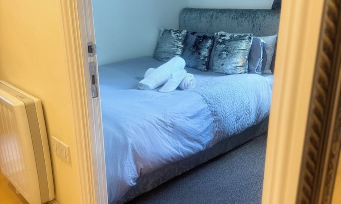 Broxbourne Haus | Lux 1 bedroom and 1 private bathroom in a shared flat cheshunt Broxbourne