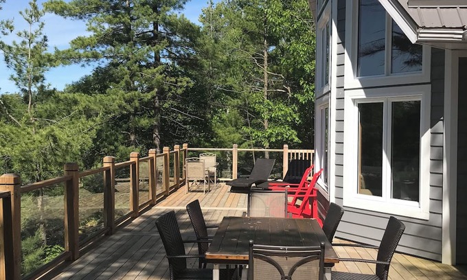 Georgian Bay Hütte | Beautiful newly built, water access only Cottage in Honey Harbour
