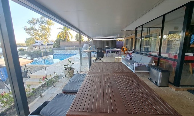 Ballajura Haus | Paradise on the Lake - King Room