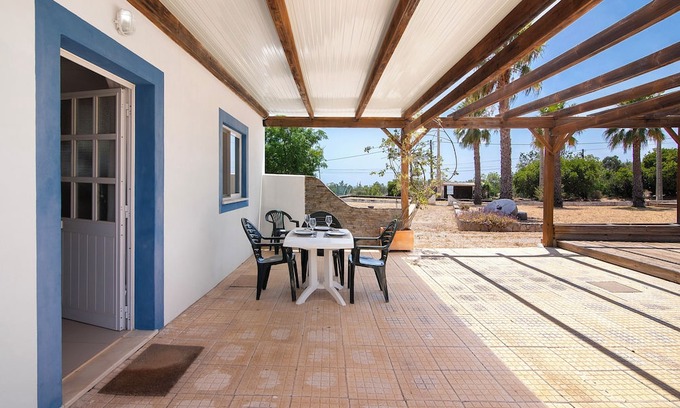 Colmeal Haus | Holiday Home 'Medronhal Faro' with Mountain View, Wi-Fi and Air Conditioning