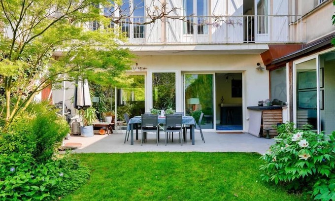 Montmartre Haus | Vrbo Property