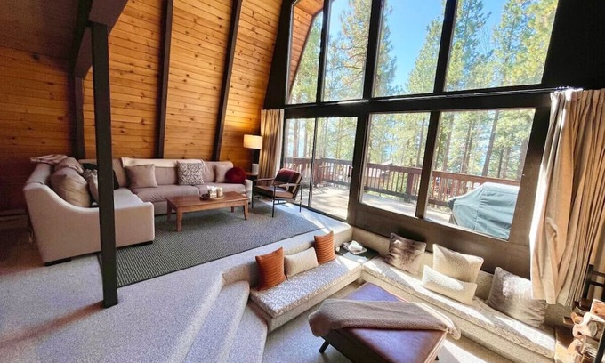 Lake Forest Kabine | Dollar Point Mountain Modern A-Frame!
