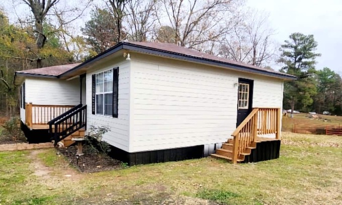 Karnack Haus | Bring the whole family to this great woodsy home w/ lots of room for fun!!