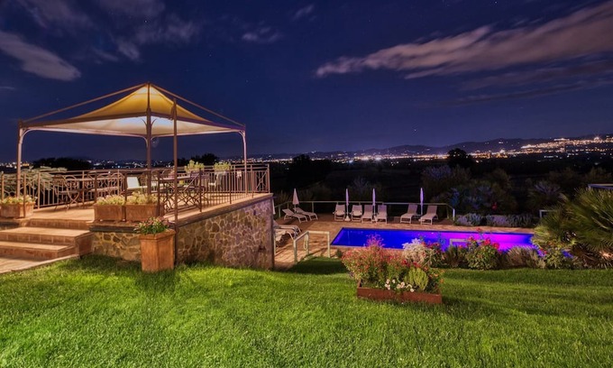 Cannara Wohnung | L’Olmo Agriturismo di charme-The Sunrise suite with breathtaking view of Assisi.