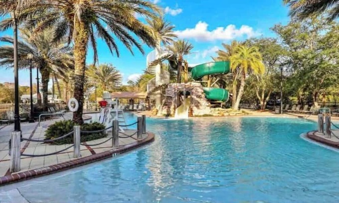 OakLeaf Plantation Haus | Restful private suite on golf course