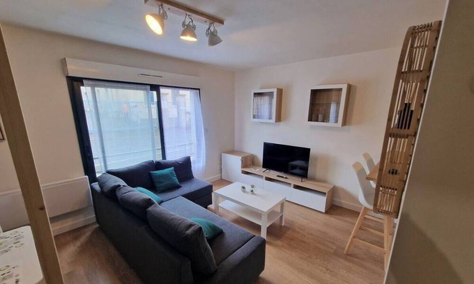 Centre Ville Wohnung | Modern apartment - free, private and secure parking