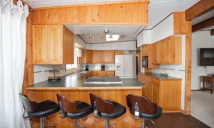 Bozeman Haus | Serene Pet Friendly, Fully Fenced 1 Acre 4BR 1.5BA Home With Privacy and Views