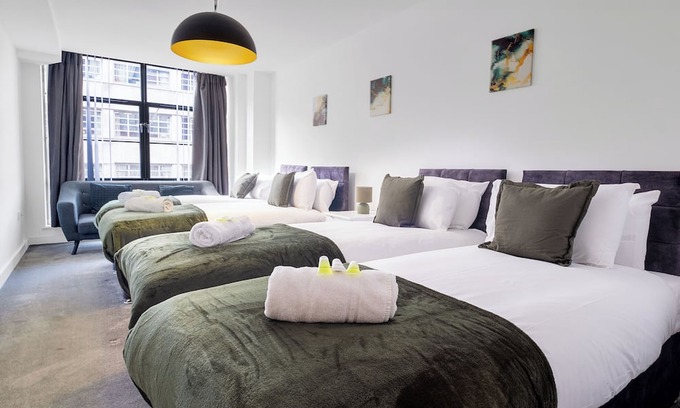 Bordesley Wohnung | Serenity Suite SLEEPS 6 FREE PARKING, Pool Table and Netflix - ELYSIUM STAYS