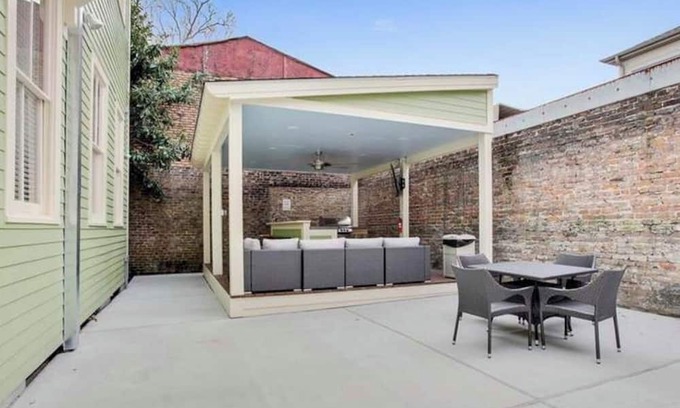 Faubourg Livaudais Haus | The Retreat NOLA - Stylish Modern Home Steps from St. Charles