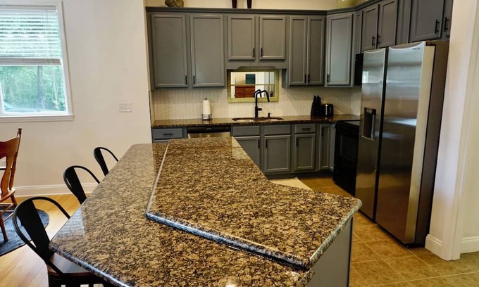 Freeport Haus | Bay Breeze House-Close to the Bay and a short drive to Beautiful 30A Beaches