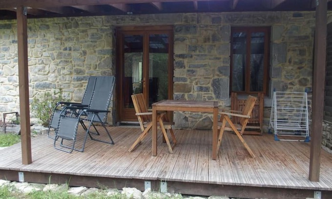 Montjay Wohnung | Apartment 'Bois D'estève' with Mountain View, Private Terrace and Wi-Fi
