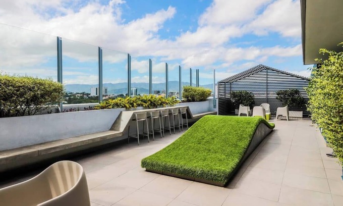 Cinco Esquinas Wohnung | Modern Apartment 10 minutes from downtown SJ.