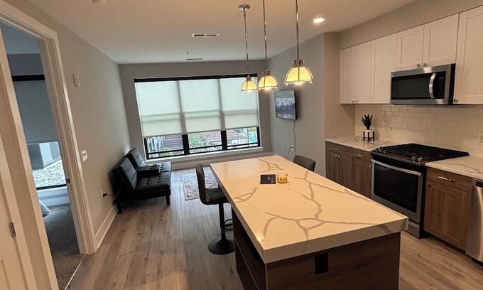 Old Town North Wohnung | Floor to Ceiling Windows! Rooftop, Swimming Pool plus more..Your cozy getaway