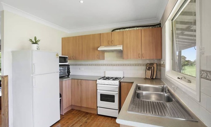 Marengo Haus | Private Retreat. Set on 1 acre. 5 min walk to the beach. Pet friendly!