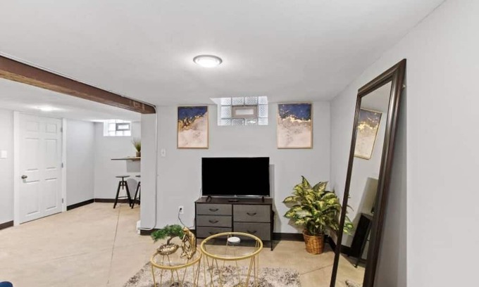 Greenfield Wohnung | Entire rental unit in Milwaukee, Wisconsin