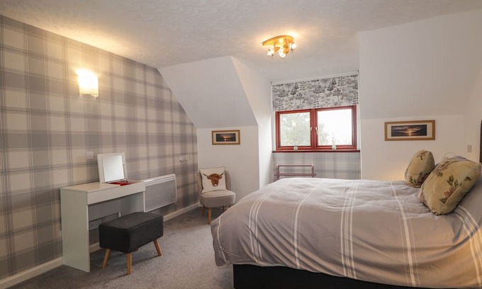 Scaniport Hütte | PURLIE LODGE APARTMENT, romantic, with a garden in Inverness