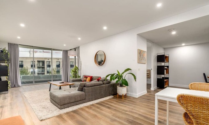 Capital Hill Wohnung | New to VRBO: Spacious APT, 8 mins to Old Parliament House!