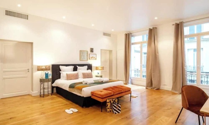 Champs-Elysees Wohnung | A UNIQUE BLEND OF CONTEMPORARY DECOR AND VINTAGE ACCENTS – RUE DU BOCCADOR